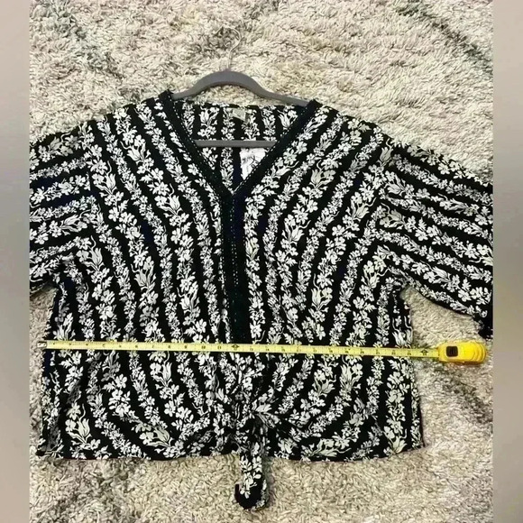 Lola P NWT flowy boho shirt size M (G105) - Picture 8 of 8